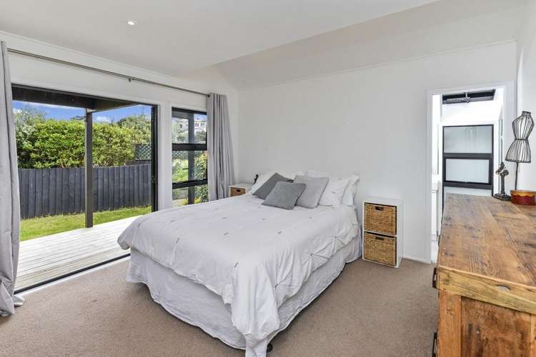 14 Commodore Parry Road Castor Bay_12