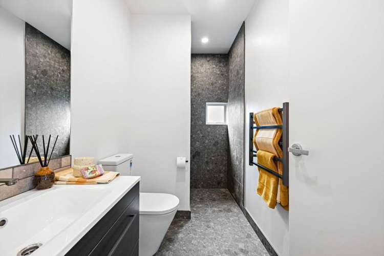 24E Pickering Crescent 1054_15