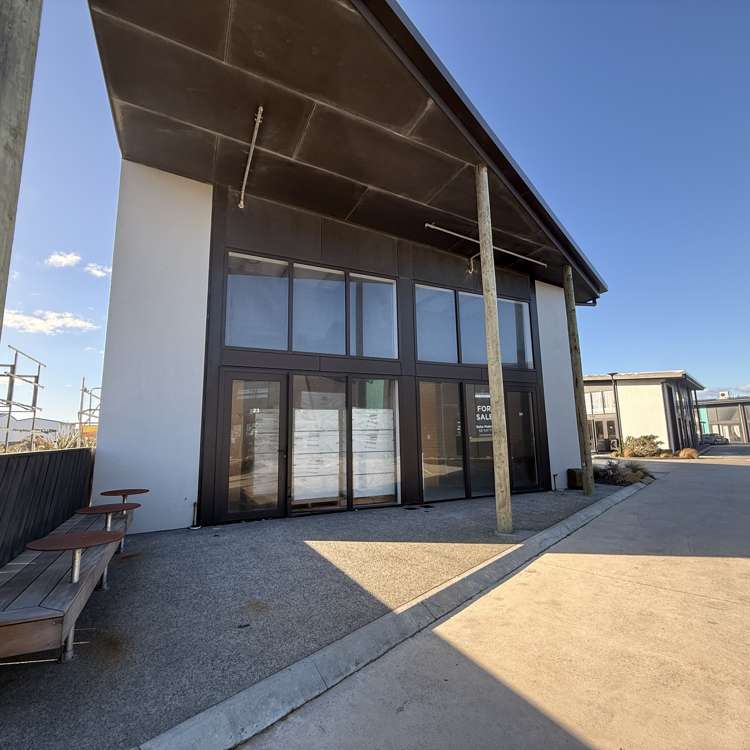 23 & 24/70 Kingsford Smith Street Rongotai_1