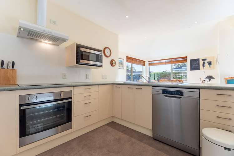 8a Rewarewa Crescent Waikanae_6