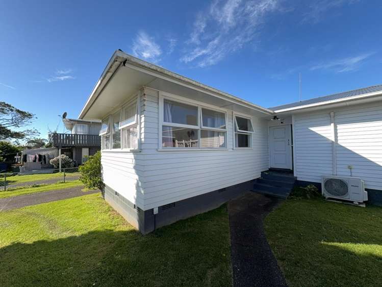  8 Appleby Place Māngere East_1