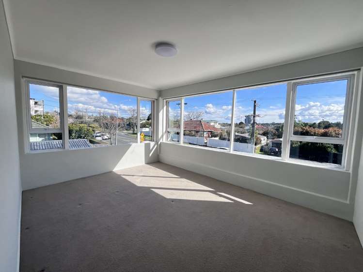 2/25 Martin Avenue (Top Floor) Mount Albert_0
