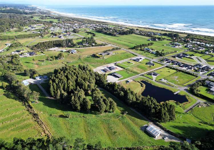 171 Coulson Road Paroa_2