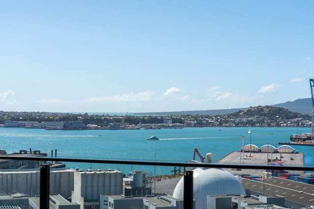 Penthouse Living with Mesmerizing Harbour Views