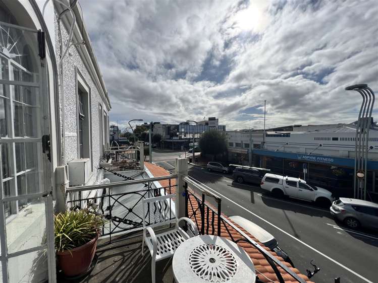 Top Floor/209 Heretaunga Street East Hastings Central_4