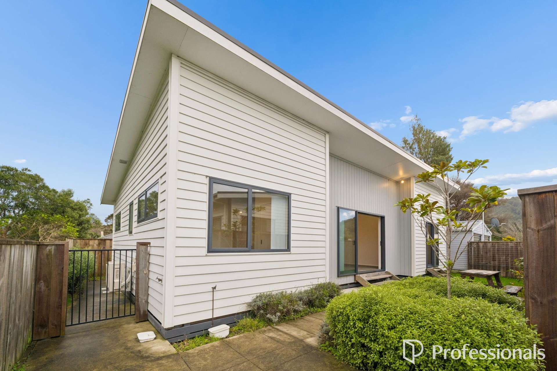 15A Burden Avenue Wainuiomata_0