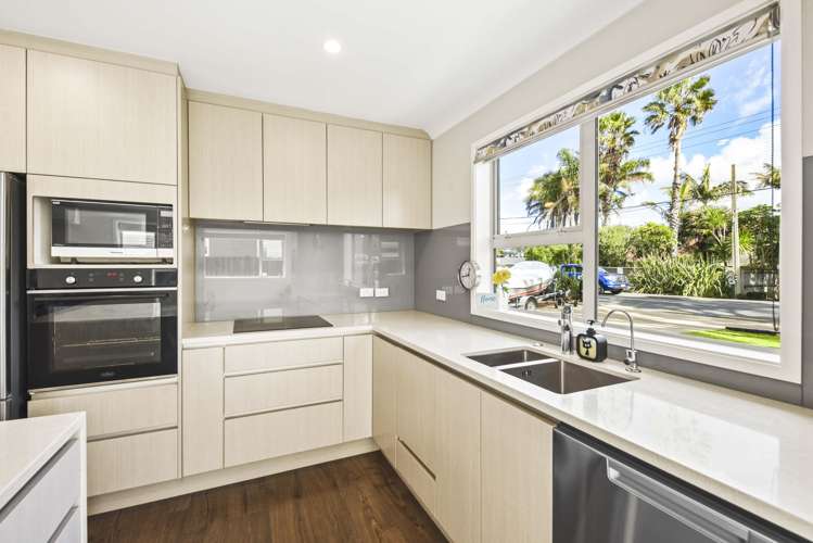 11 Laurie Street Red Beach_8