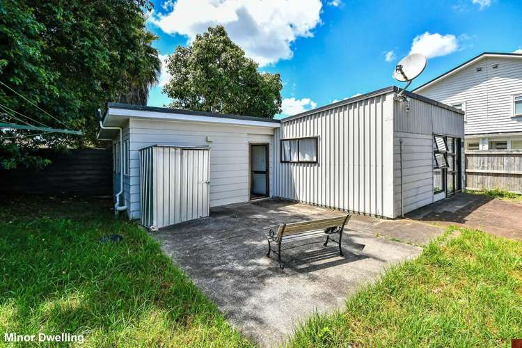 426 & 426A Roscommon Road Manurewa_8