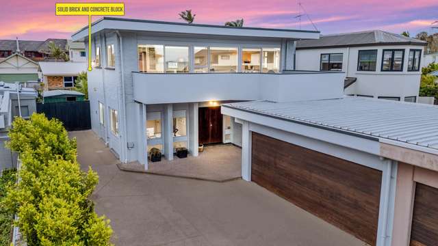 Space, Sea Views, Solid Family Home - in Macleans!