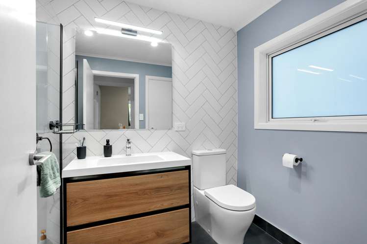 83 Mcleod Road Te Atatu South_16