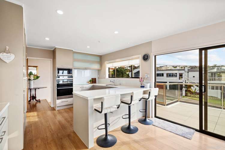 56 Churchill Road Murrays Bay_11