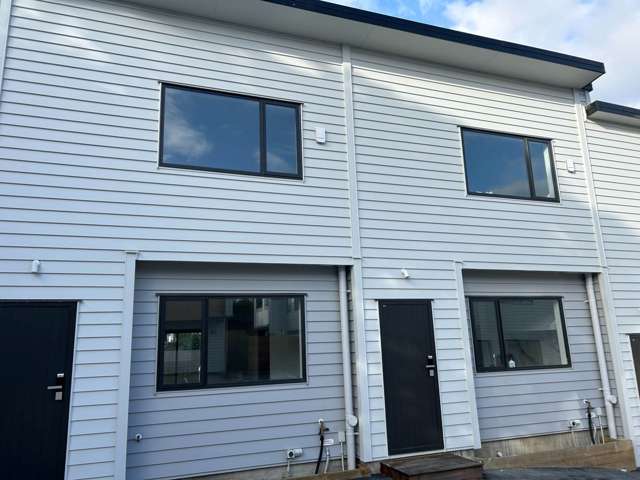 2 Bedrooms Townhouse!