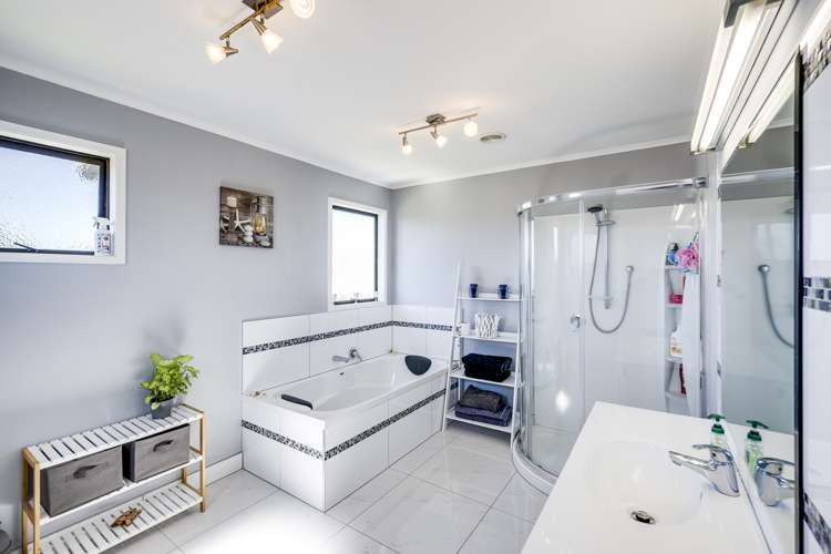 17 Lichfield Crescent Tamatea_16