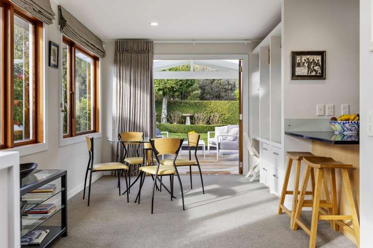 26 Kiwi Street Bird Area_9