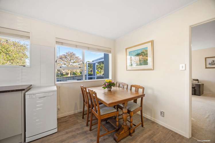 13A Chip Grove Sunnyhills_11