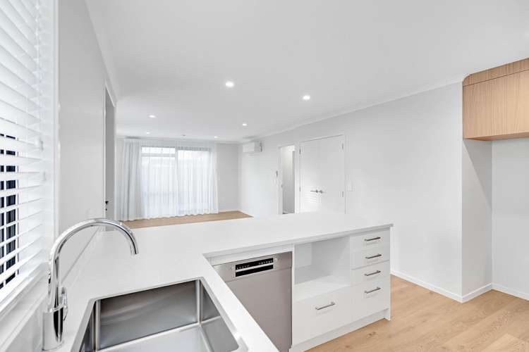1 London Lane 11373_9