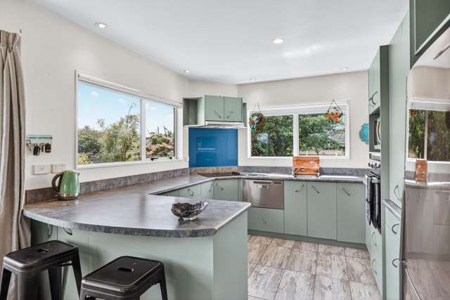 Owners headed South and must sell