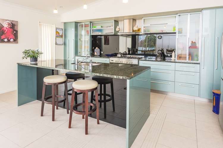 13 Lithgow Drive Otamatea_5