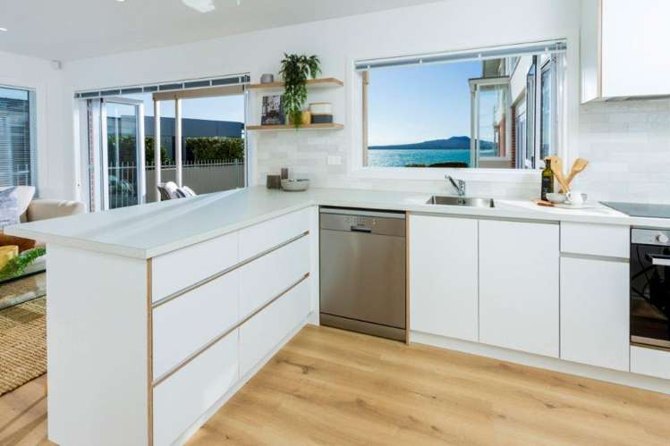 1/241 Hurstmere Road Takapuna_6