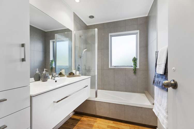 12 John Witton Drive Crofton Downs_11