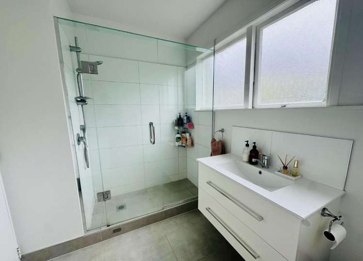 1/3 Hubert Henderson Place Remuera_11