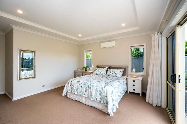 14 Heynes Place Clive_7