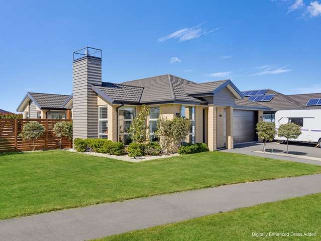 Stunning Executive Living!!