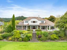 Jewel in the Crown at Kawakawa Bay