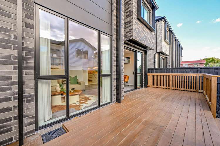 1B Galloway Crescent Farm Cove_14