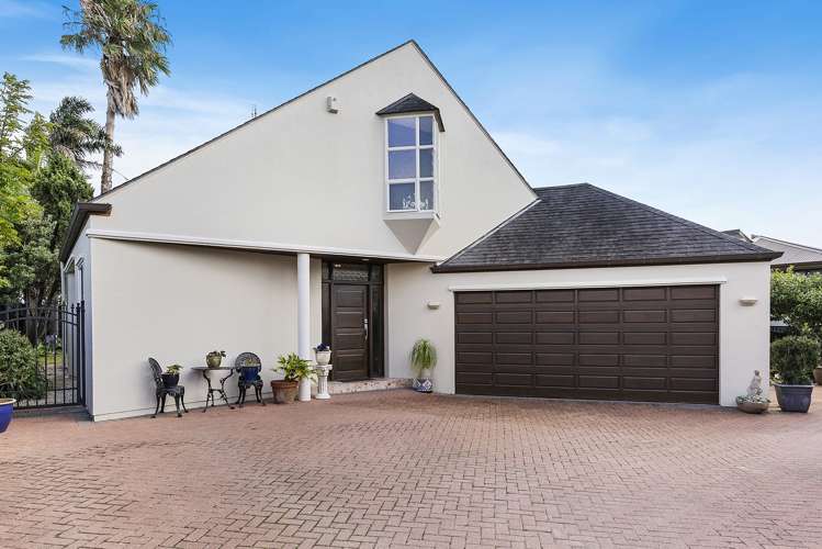 2/15 Bradbury Road Botany Downs_1