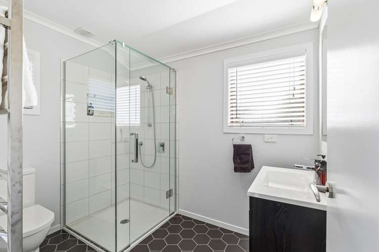 4 Old School Road Ngahinapouri_17