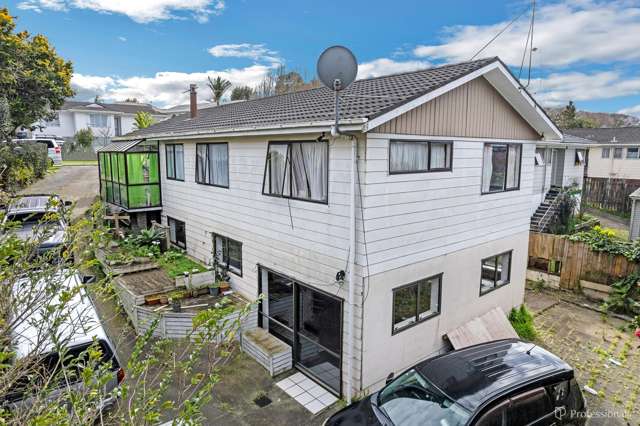 A REAL DO-UP IN PAPATOETOE