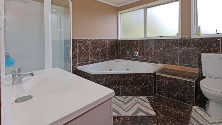 9 Leo Street Glen Eden_16