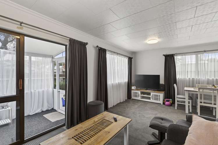 1/6 Hoyle Place Westown_6