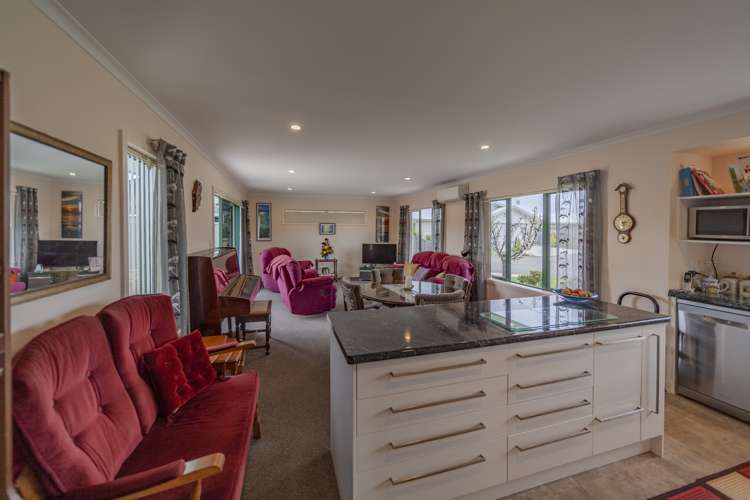 7 Gregory Grove Clive_13