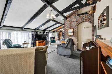 42 Swansea Road_4