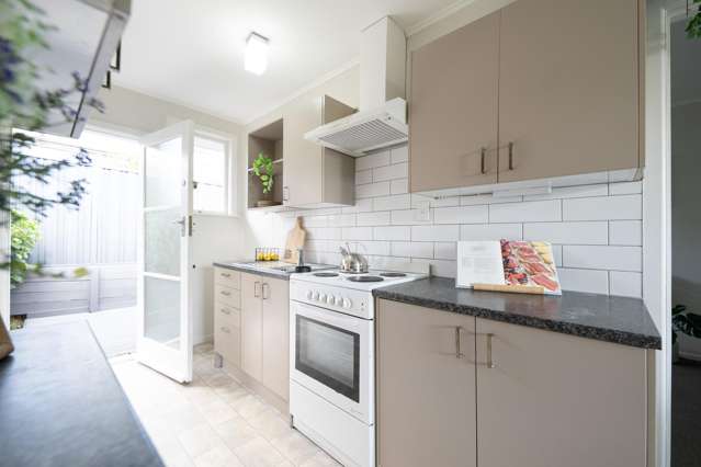 2/34 Peter Buck Road New Windsor_3