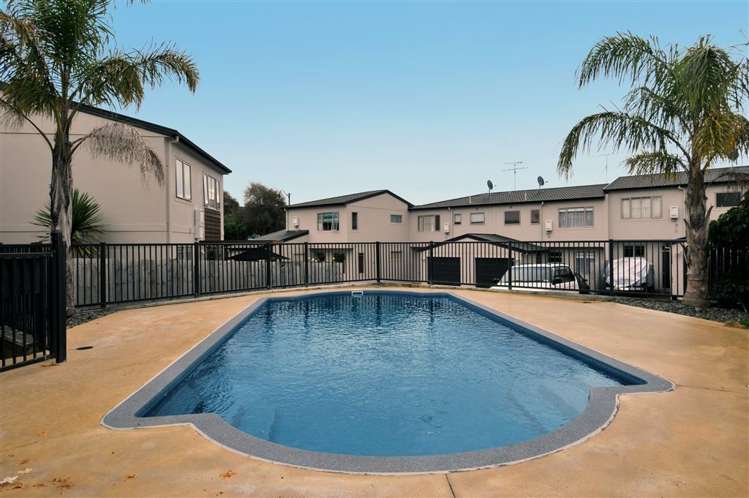 2/36 Fields Parade Oteha_15