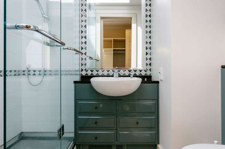 1/156 Lake Terrace Hilltop_25