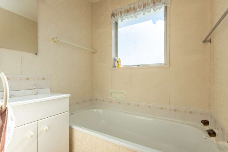 69 Leicester Avenue Tamatea_11