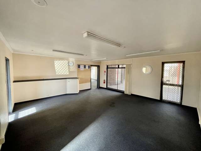 Office 11/39-61 Vogel Street Roslyn_3