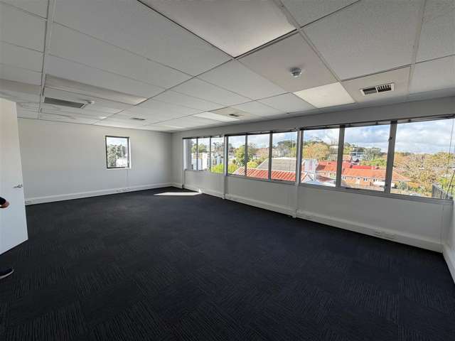 4B/19 Great South Road Epsom_1