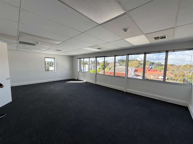 4B/19 Great South Road Epsom_1