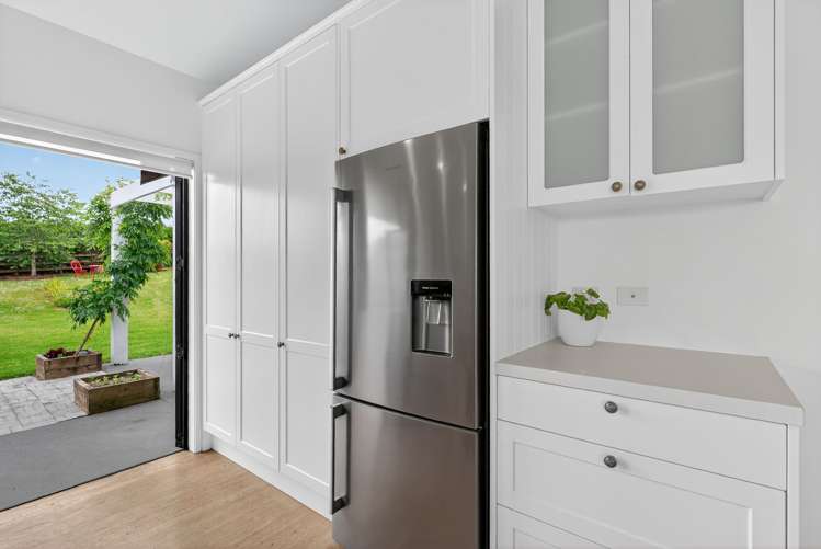 2 Lawrence Carter Drive Bombay_10