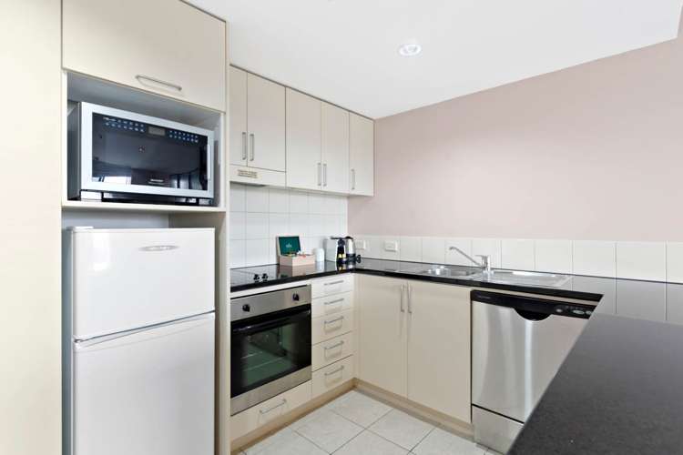 706,9-17 Byron Avenue_4