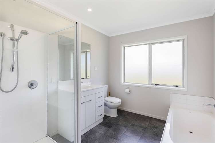 4 Cory Jane Grove Riverstone Terraces_16