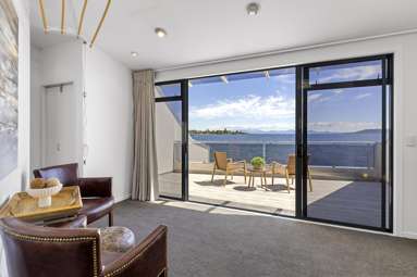 2/227 Lake Terrace_1