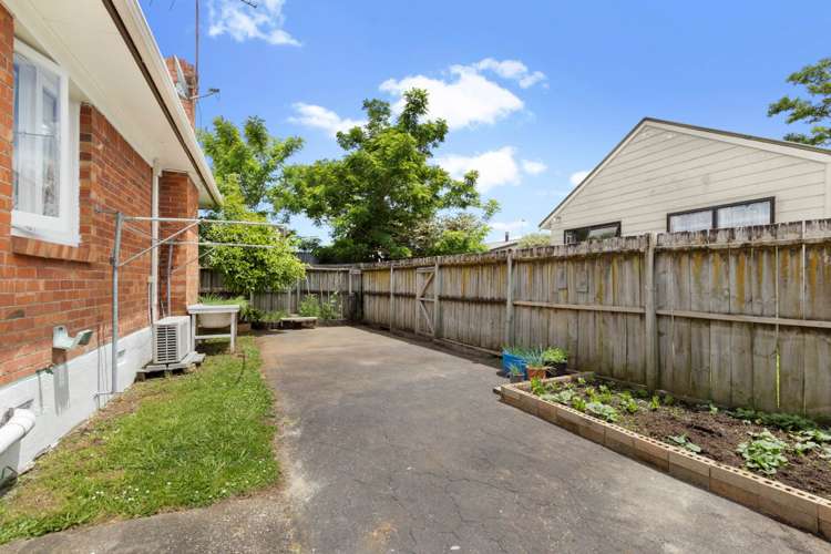 43 Sutton Crescent Papakura_14