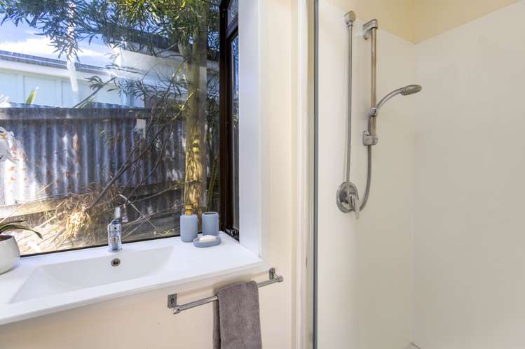 22 Batten Grove The Pines Beach_8