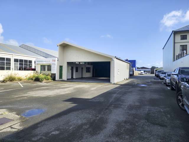 Inner City Premium Workshop with 13 carparks